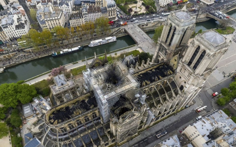 Elfogadták a Notre-Dame helyreállításáról szóló törvényt