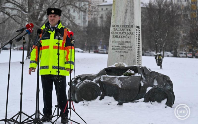 ORFK: a hétfői havazásban csaknem háromszorosára nőtt a balesetek száma