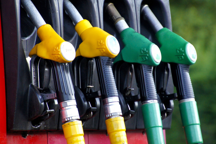 Orbán Viktor: a benzin és a gázolaj esetében is védett árat vezet be a kormány