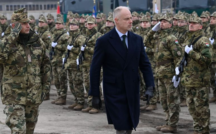 Szalay-Bobrovniczky Kristóf: azért erősítjük a honvédséget, mert békét akarunk