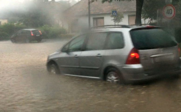Paksot elmosta az eső
