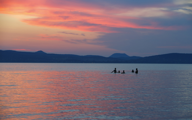 Vészesen fogyatkoznak a Balaton szabadstrandjai