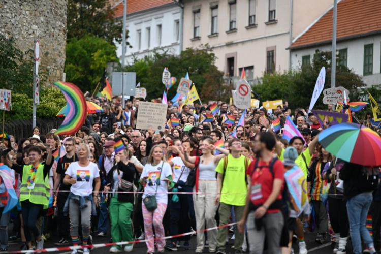 Jogellenes gyűlés miatt vádat emeltek a Pécs Pride szervezője ellen