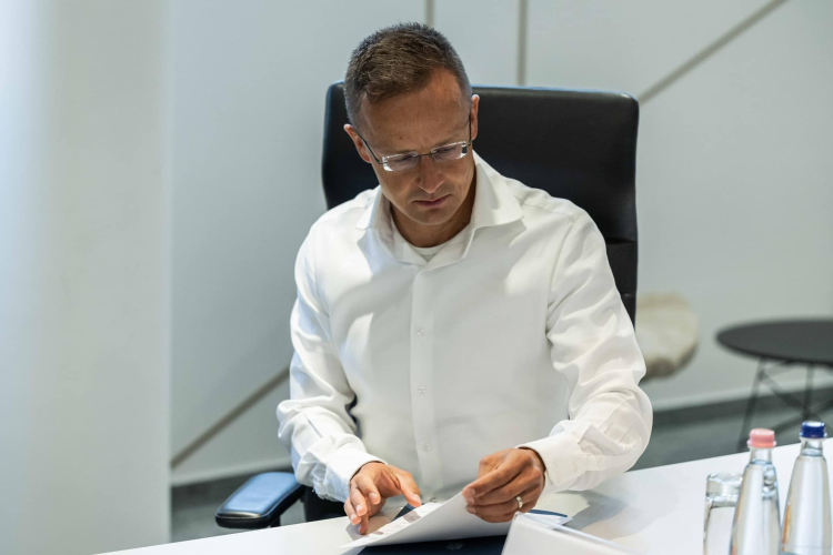 Szijjártó: komoly kihívások előtt áll az európai gazdaság és az autóipar is