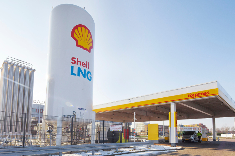 A régióban elsőként Magyarországon nyitott a Shell LNG-töltőállomást